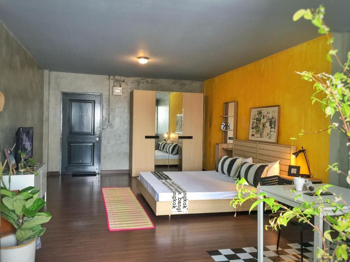 Five Stars Ratchada 19 Hostel Bangkok Bagian luar foto
