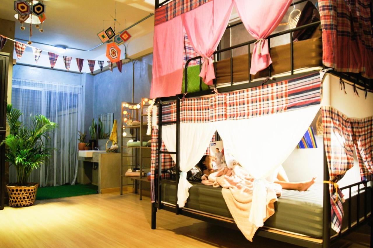 Five Stars Ratchada 19 Hostel Bangkok Bagian luar foto