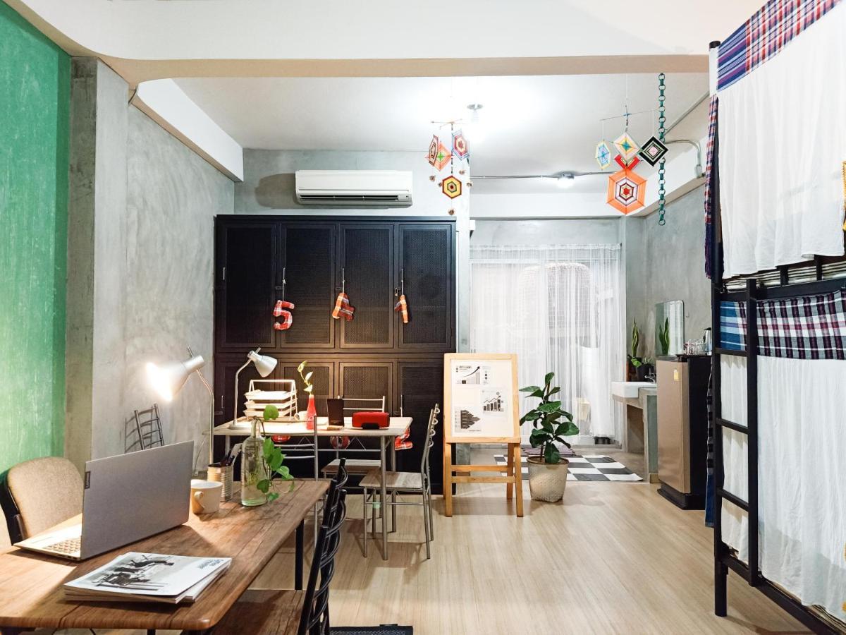 Five Stars Ratchada 19 Hostel Bangkok Bagian luar foto
