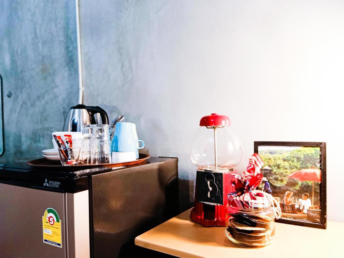 Five Stars Ratchada 19 Hostel Bangkok Bagian luar foto