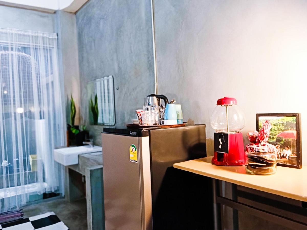 Five Stars Ratchada 19 Hostel Bangkok Bagian luar foto