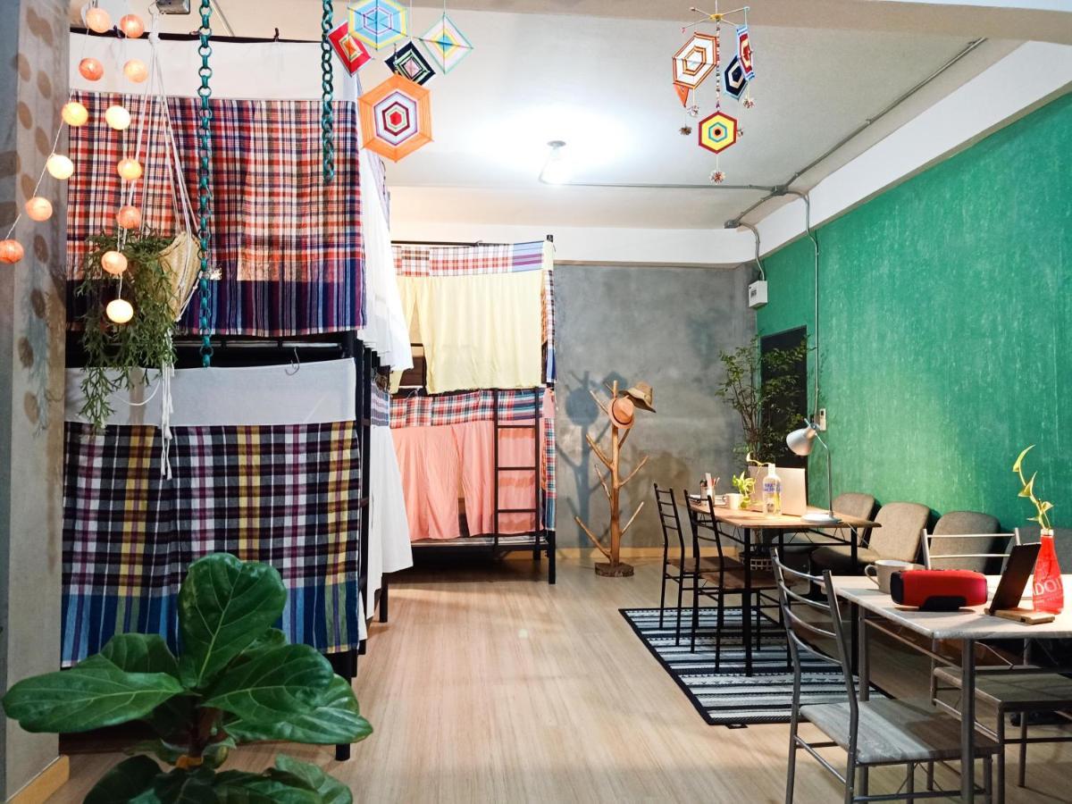 Five Stars Ratchada 19 Hostel Bangkok Bagian luar foto