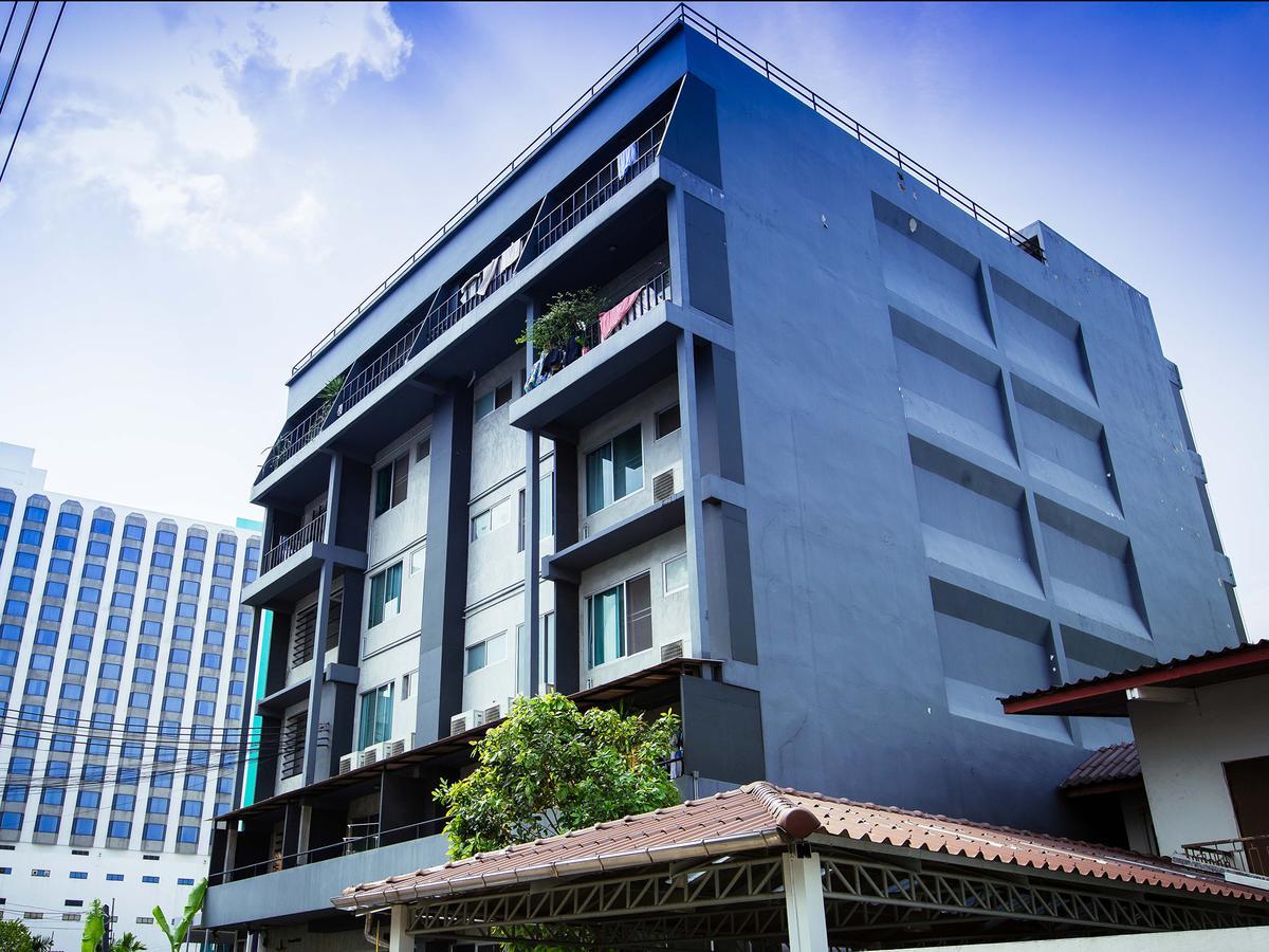 Five Stars Ratchada 19 Hostel Bangkok Bagian luar foto