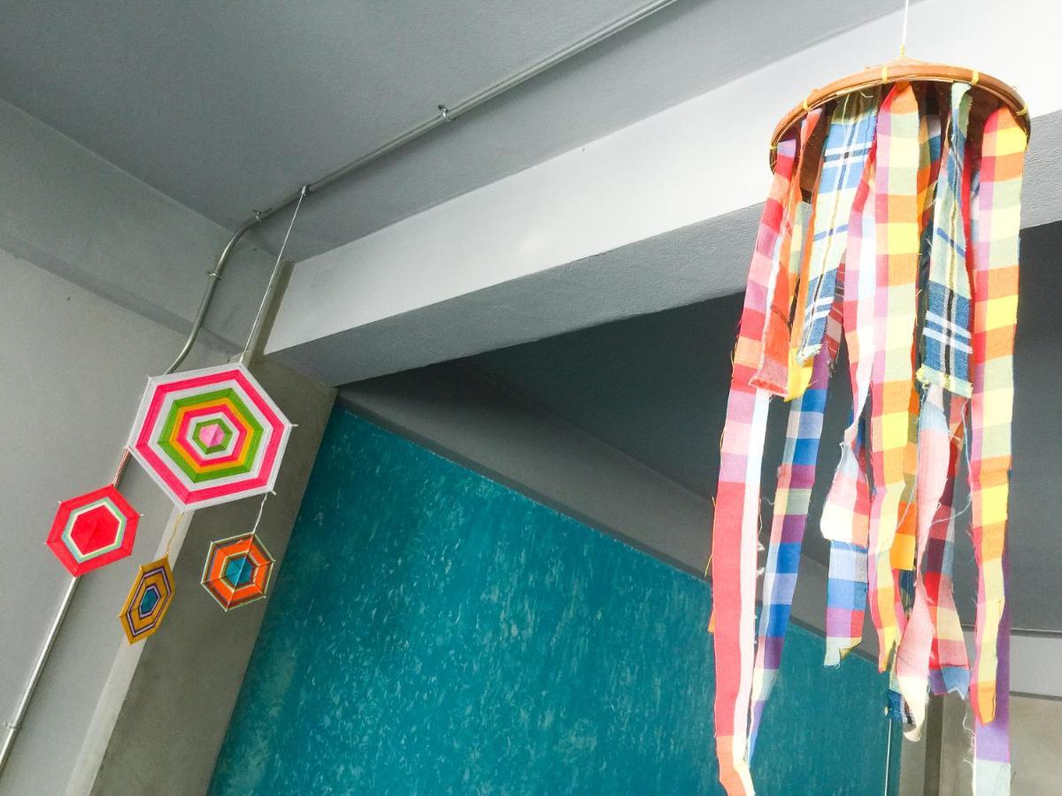 Five Stars Ratchada 19 Hostel Bangkok Bagian luar foto